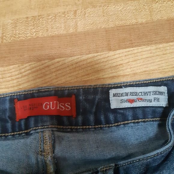Medium Rise Curvy Skinny Guess Jeans - Picture 7 of 10